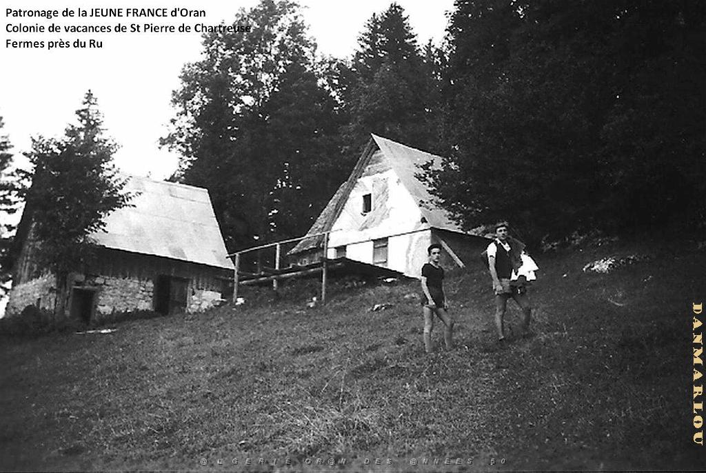 COLO JEUNE FRANCE Fermes pres du Ru.jpg